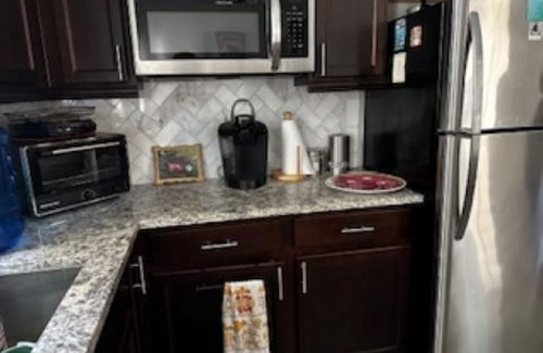 Richmond Apartment | Clean, Cozy apartment with Private Entrance