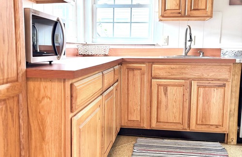 Ypsilanti House | Clean, Cozy & Central - EMU + 10 mins to Ann Arbor