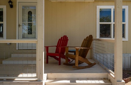 Logan House | Clean Cute Ute Lake Home - 5 mins to the lake!