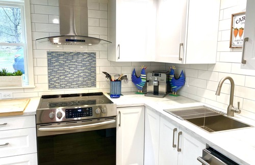 Stockbridge Apartment | Clean & Modern space with a mix of original warmth and charming renovation.