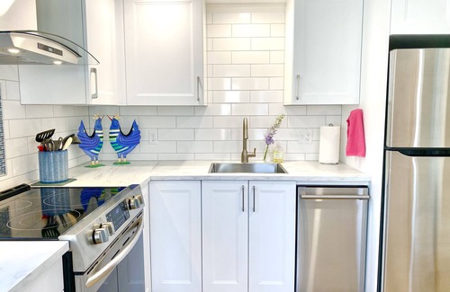 Stockbridge Apartment | Clean & Modern space with a mix of original warmth and charming renovation.