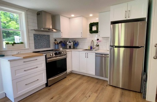 Stockbridge Apartment | Clean & Modern space with a mix of original warmth and charming renovation.