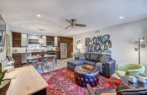 Cherry Condo | Clean Myers Park 1BR King Condo | Queens Rd