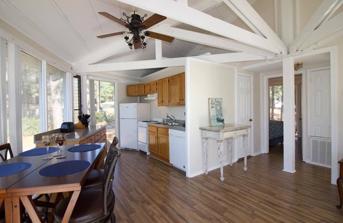 Pinehurst House | Clean Pinehurst Treehouse Social dist Hideout