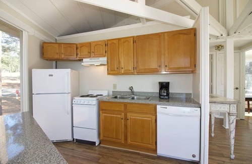 Pinehurst House | Clean Pinehurst Treehouse Social dist Hideout