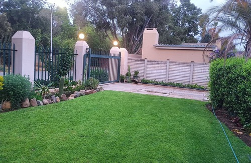 Mahikeng House | Clean Private modern and Safe