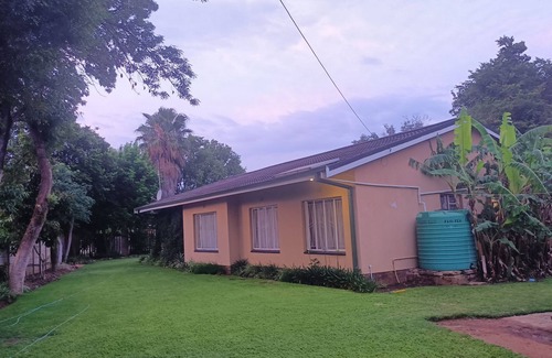 Mahikeng House | Clean Private modern and Safe