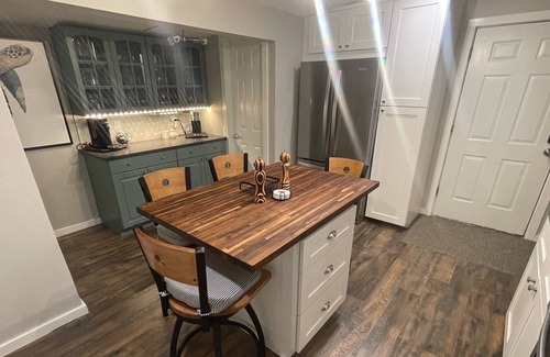 Applewood West House | Clean & Updated. Tons of Amenities. Near Red Rocks Denver & Mountains. Sleeps 6