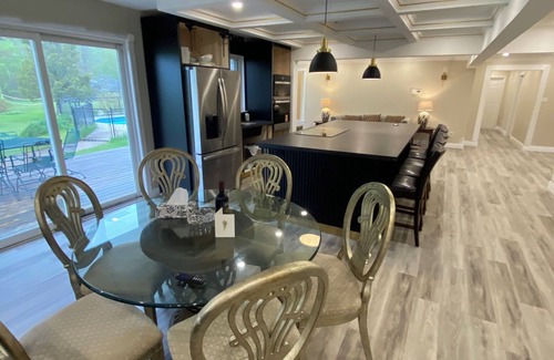 Clearview House | Clearview Manor (Wasaga Beach)(Blue Mountain)