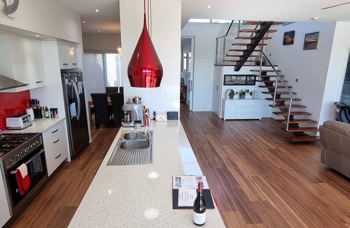 Mildura House | Clearview Waters-prestige 2 storey House on Marina with 4 King beds.