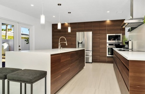 Island Estate House | Clearwater Beach! Waterfront Modern Villa 4BD/2openLoft/4BT Pool/Boat Deck. 14p
