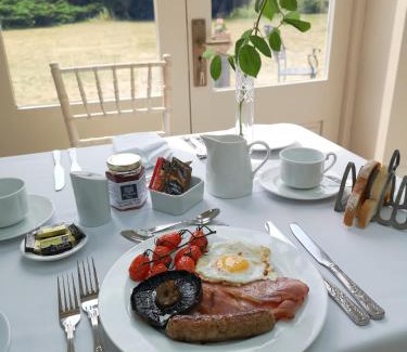 Gainsborough Bed & Breakfast | Cleatham Hall
