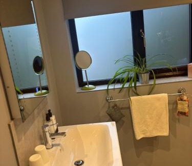 Lulsgate Bottom Bed & Breakfast | Cleeves Cottage