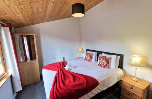 Kelty Ski Chalet | Cleish 7 With Private Hot Tub - Fife - Loch Leven - Lomond Hills - Pet Friendly