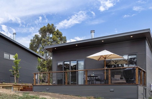 Eganstown House | Clematis Villa - Modern couples retreat with bath and views