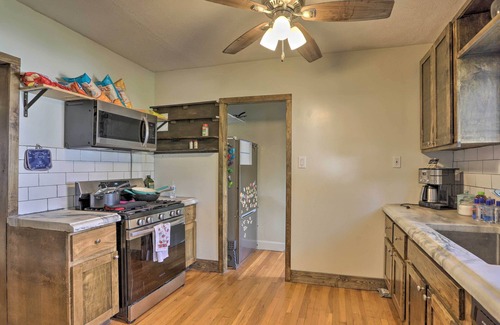 Garfield Heights House | Cleveland Area Home w/Deck < 10 Mi to Dtwn!