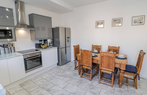 Loftus Cottage | CLIFF HOUSE, pet friendly, character holiday cottage in Loftus