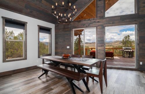 Orderville House | Cliff's Edge. New Build, Breathtaking Views, Luxury Stay Near Zion