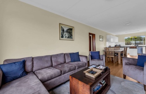 Merimbula House | Cliffhanger - Pet Friendly!