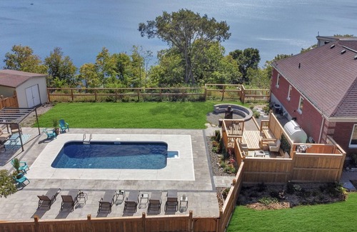 Prince Edward House | Cliffhouse On The Bay, Waterview with Pool —-ST-2019-0091
