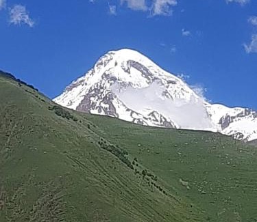 Stepantsminda Ski Chalet | Cliffside cottage Kazbegi
