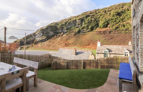 Trebarwith Strand Cottage | CLIFFSIDE, family friendly, with open fire in Trebarwith Strand