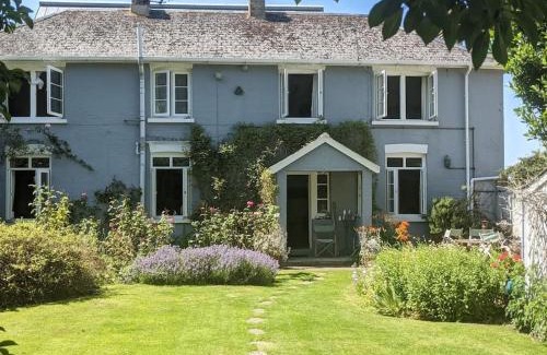 Cowes House | Cliffside