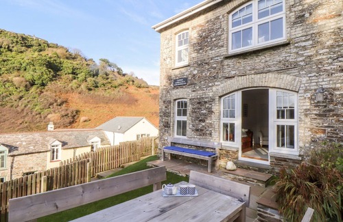 Trebarwith Strand Cottage | Cliffside