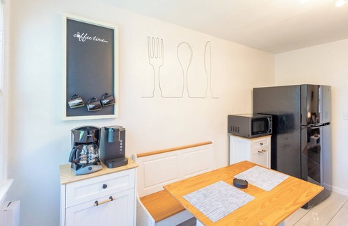 Clifton Apartment | Clifton 1 Bed, Laundry In-Unit, Pet-Friendly, Fios