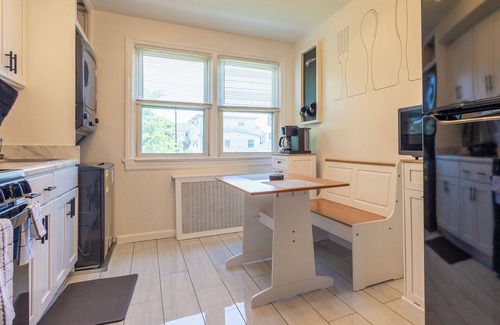Clifton Apartment | Clifton 1 Bed, Laundry In-Unit, Pet-Friendly, Fios