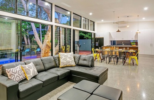 Clifton Beach House | Clifton Beach Holiday House 4/23-33 Upolu Esplanade, Clifton Beach QLD 4879