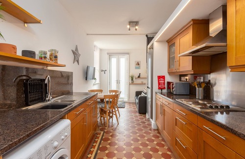 Lytham St. Anne's Apartment | Clifton Drive Beach Retreat - Dog Friendly - Beach Access - Sleeps 4