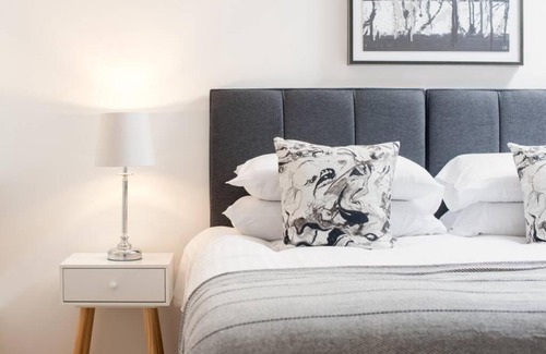 Clifton House | Clifton Jewel - 4 bed townhouse with parking. MyCityHaven