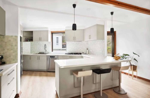 Clifton Springs House | Clifton Retreat large family home new renovation
