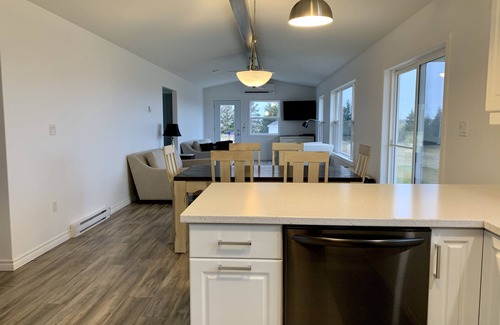 Clinton House | Clinton Sunset Retreat ! 3 Bedrooms 2 Bathrooms. 180 degree water views!
