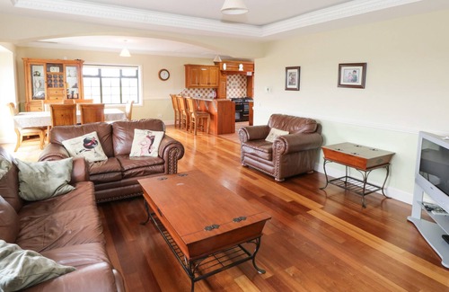 Ballinrobe Cottage | CLOONACASTLE COTTAGE, family friendly in Ballinrobe, County Mayo
