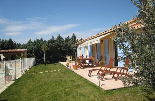 Bedarrides Apartment | Close Avignon, Pretty house with swimming pool