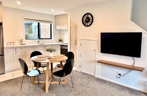 Addington Apartment | Close to Arena and one kilometer from Railway station onsite EV car park