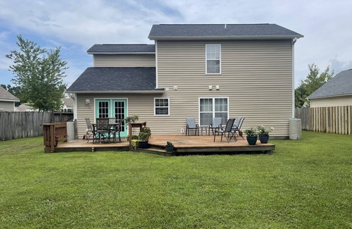 Piney Green House | Close to base and many attractions and restaurants