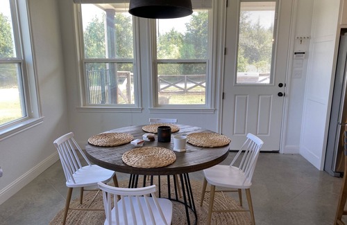 Lorena House | Close to Baylor & Silos: 3 BR Home Pickleball Court, Ping Pong Table & Barn