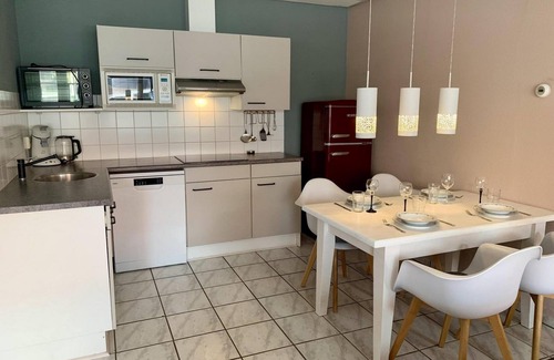 Petten House | Close to beach, spacious city centre flat, 2 bedrooms, WiFi, washing machine