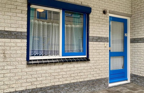 Petten House | Close to beach, spacious city centre flat, 2 bedrooms, WiFi, washing machine