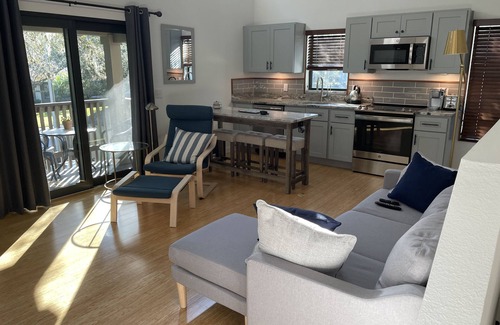 Seminole Cottage | Close to Beaches, quiet and private new guest house - full kitchen, deck & patio
