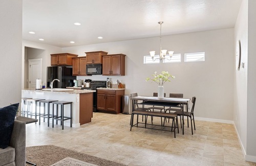 Meridian House | ❃Close to BSU/Nampa/Kuna! Perfect for your Family Vacation!3BD/2BA!❃