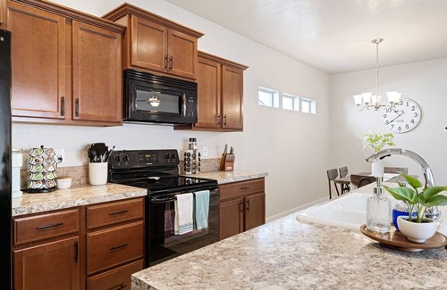 Meridian House | ❃Close to BSU/Nampa/Kuna! Perfect for your Family Vacation!3BD/2BA!❃