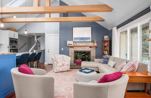 Sandwich House | Close to Cape Cod Canal Sleeps 6 with AC