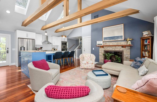 Sandwich House | Close to Cape Cod Canal Sleeps 6 with AC