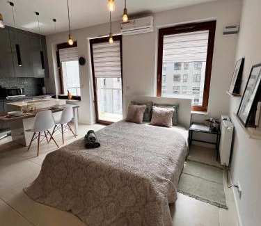 Mokotow Apartment | Close to Chopin airport, Moduo Cybernetyki, free parking by Cosmo Spirit