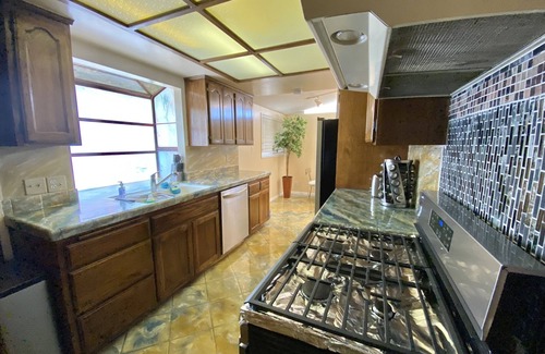 Sherwood Forest and Thistle Development House | CLOSE TO DISNEYLAND & CONVENTION CENTER