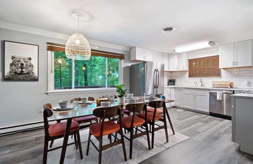 Kabletown Cottage | Close to Hiking | Hot Tub | Fire Pit | Pets OK